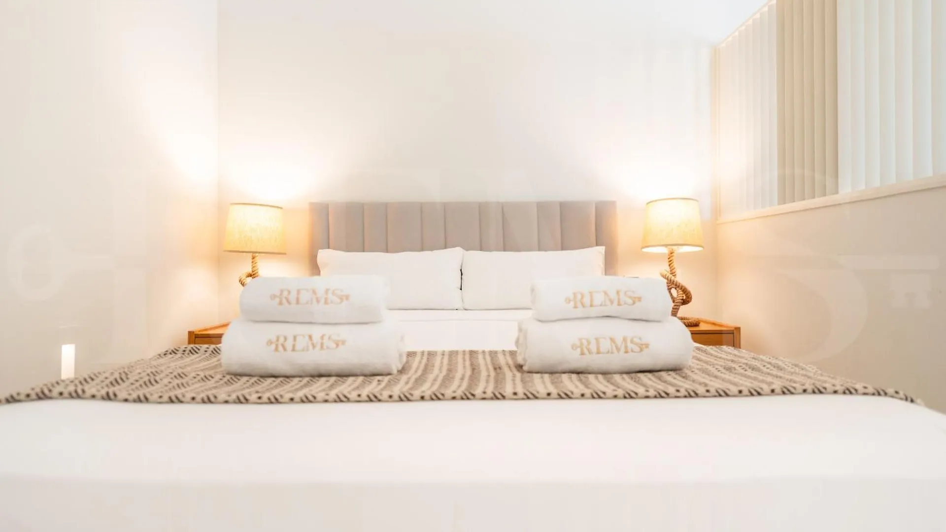 Central Gem With Stunning Port & Sea Views By Rems 말라가