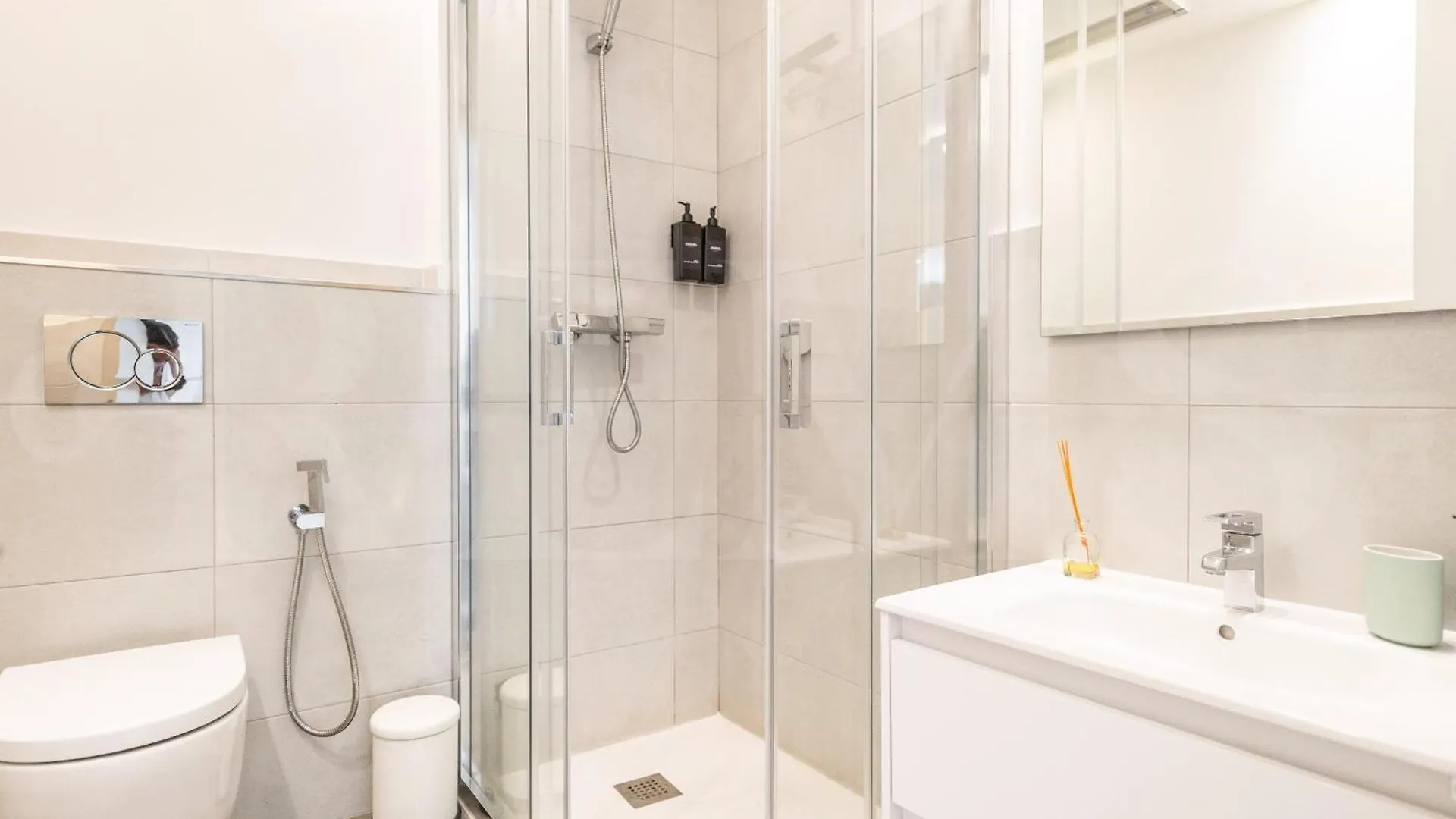 Central Gem With Stunning Port & Sea Views By Rems 말라가 아파트